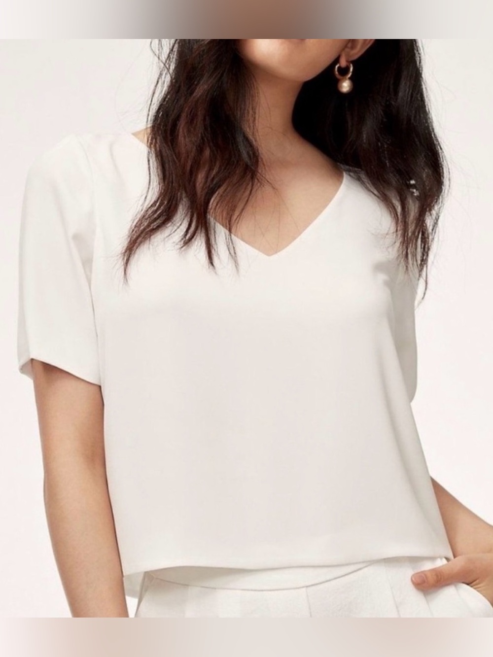 Aritzia Babaton V Neck Cropped Short Sleeve Randy Blouse in White Size L